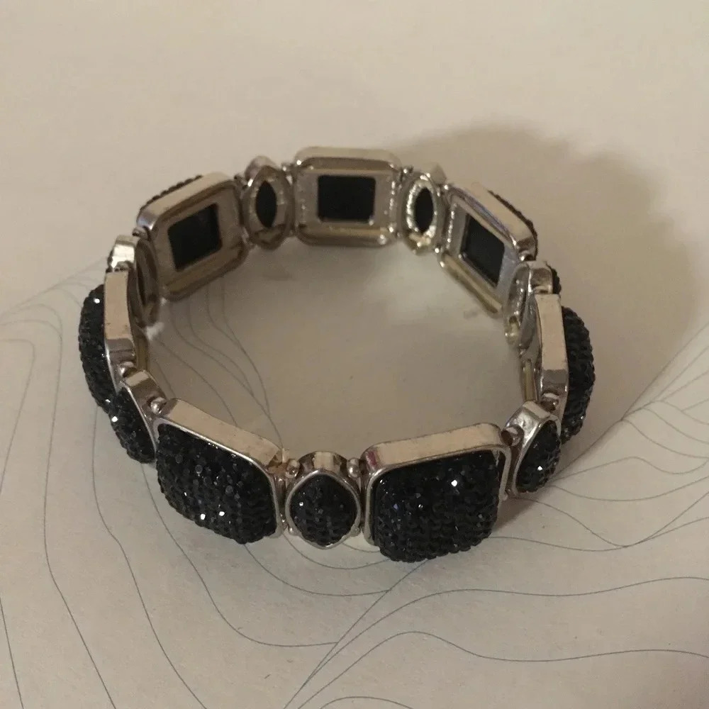 5/$25 Stretch bracelet